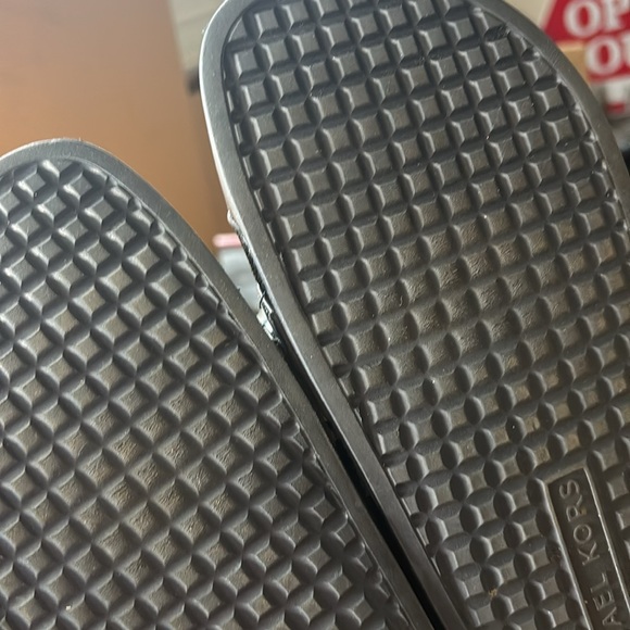 Michael Kors Slides - Picture 3 of 4